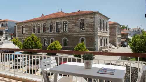 art38415073938572186118211413_small